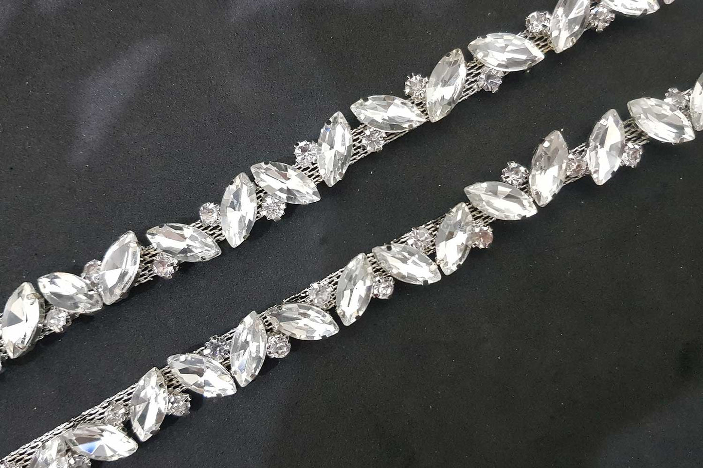 Crystal Rhinestone Close Trim Cup Chain Bulk Rhinestone Flexible Claw Chain Applique for Craft Jewelry Making - 1 Meter
