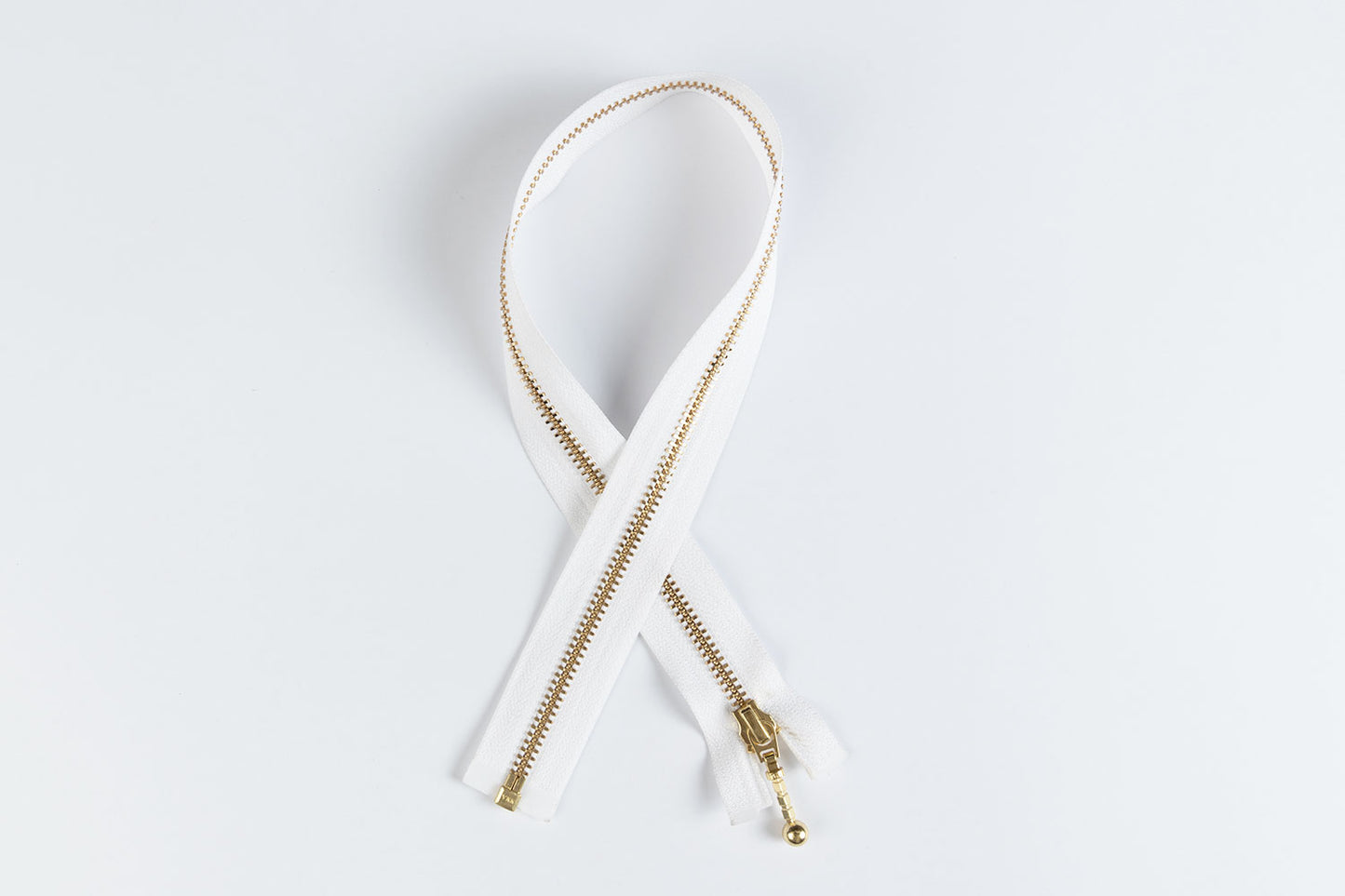 White Color Ykk Zip with Golden chain 20 25 inches